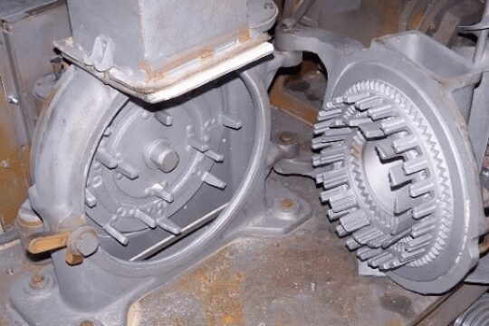 Metallic gear-like impeller and casing assembly